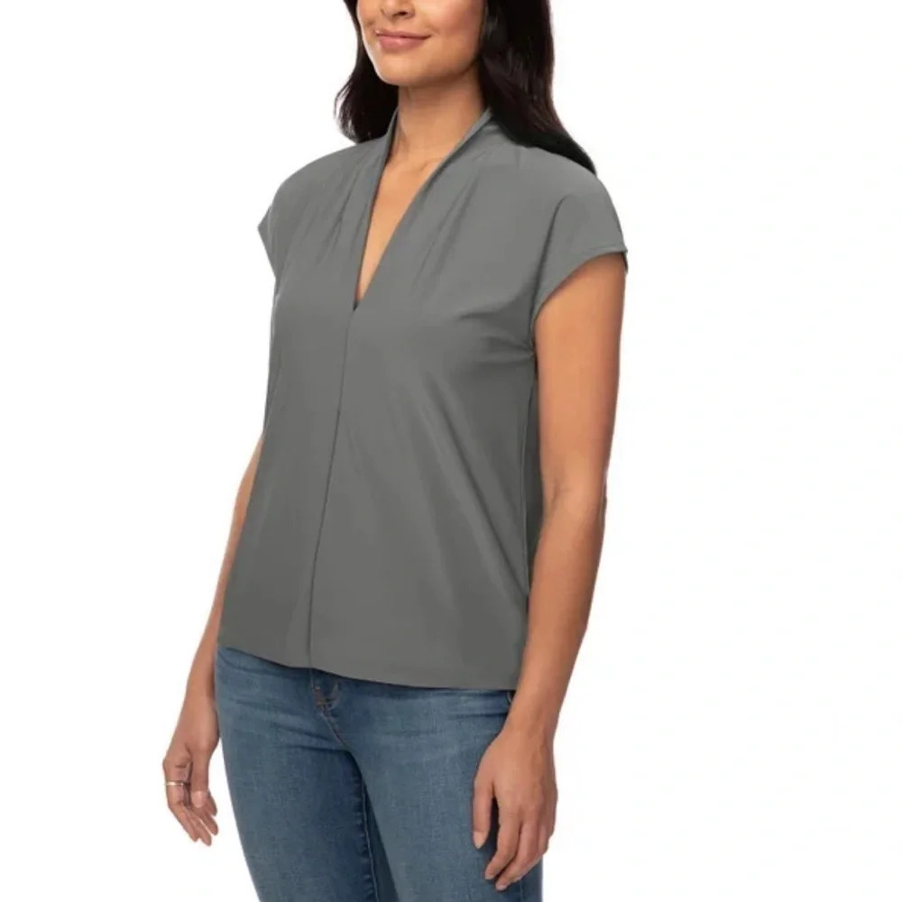 Buffalo Ladies' V-Neck Short Sleeve Blouse